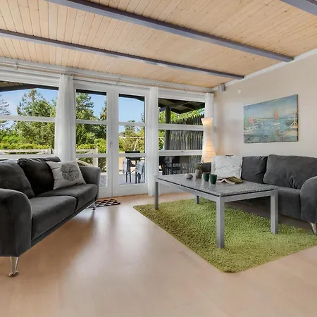 Perikumvej Aakirkeby I 度假居 Vester Somarken