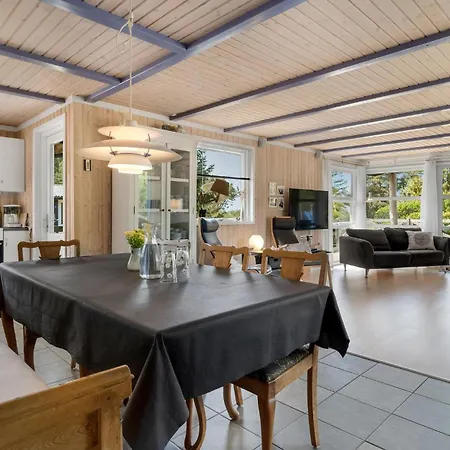 Perikumvej Aakirkeby I * Vester Somarken